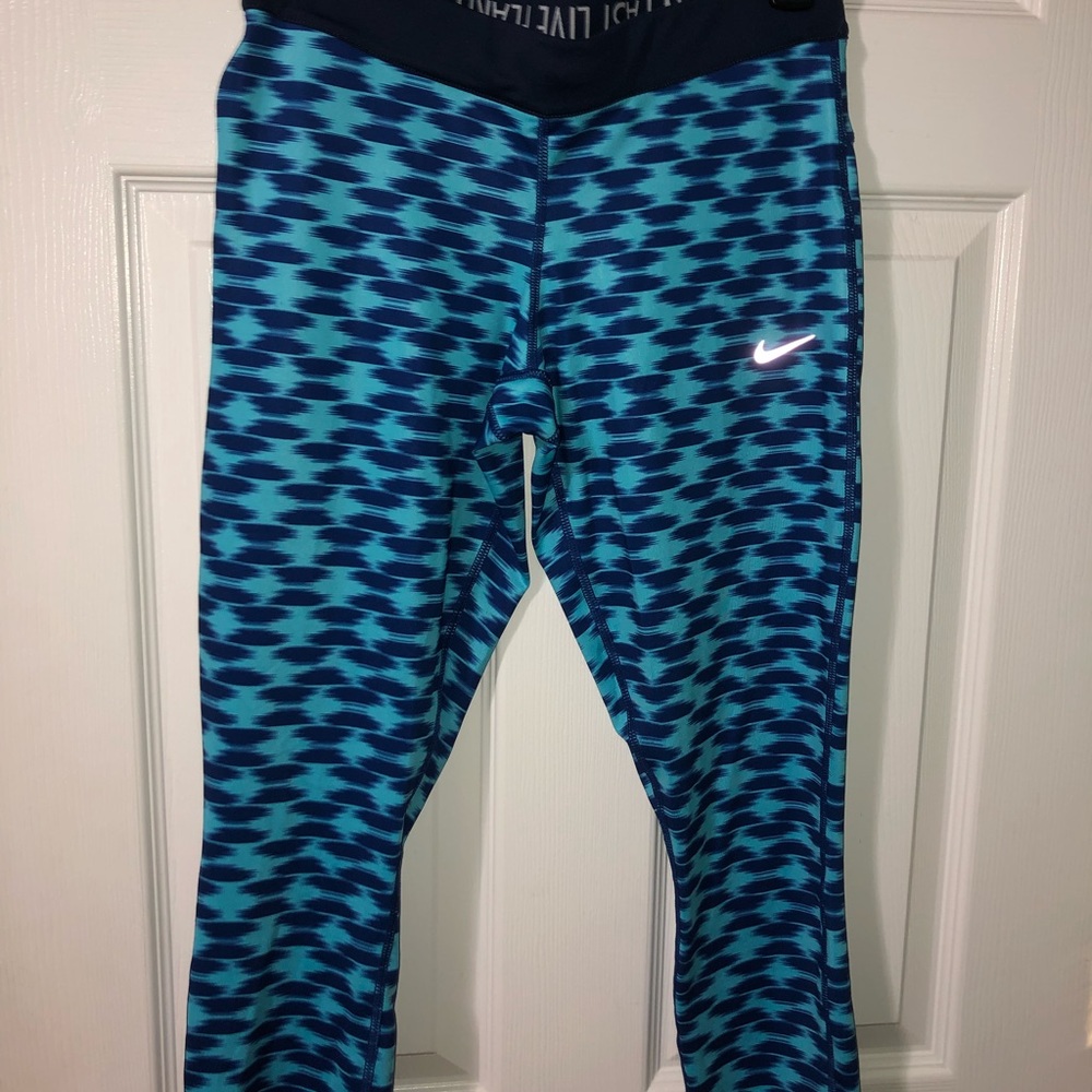 Nike Relay Cropped Athletic Leggings